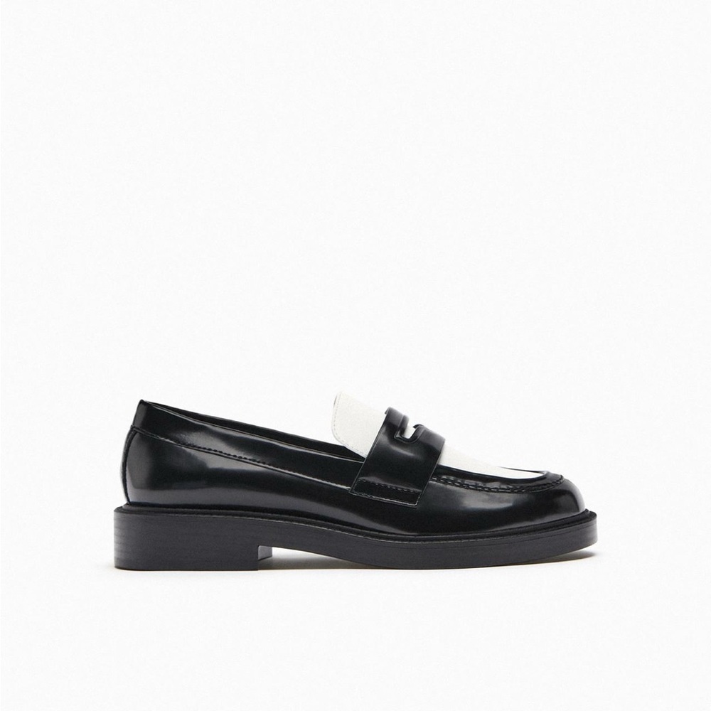 Zara Women's Black and White Loafers